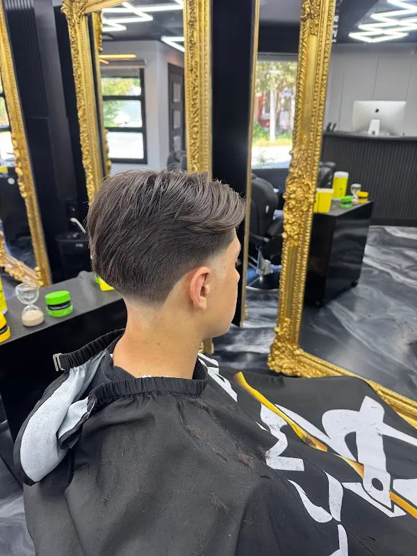 SALON DE BARBIER BILL-K — Barber shop in Longueuil
